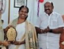 കളഞ്ഞുകിട്ടിയ സ്വർണം ഉടമയെ ഏൽപ്പിച്ച ശശികലയെ നഗരസഭ ആദരിച്ചു