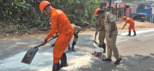 റോഡിൽ അരി ചിതറി വീണു; മൂലമറ്റം ഫയർഫോഴ്‌സെത്തി റോഡ് അപകട രഹിതമാക്കി