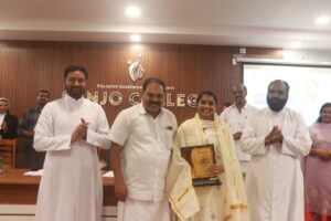 സാൻജോ കോളേജിലെ റാങ്ക് ജേതാക്കളെ ആദരിച്ചു