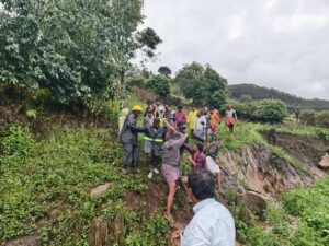 കനത്ത മഴയിൽ വട്ടവട കൊട്ടാക്കമ്പൂരിലുണ്ടായ മണ്ണിടിച്ചിലിൽ സഹോദരങ്ങൾക്ക് ദാരുണാന്ത്യം