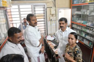 കൊട്ടക്കാമ്പൂരിൽ ഷെഡ് തകർന്നു മരിച്ചവർക്ക് മന്ത്രി അനൂപ് ജേക്കബ് ആദരാഞ്ജലി അർപ്പിച്ചു