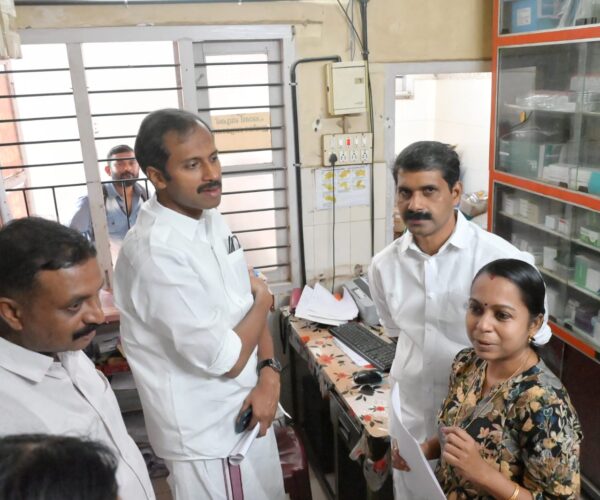 കൊട്ടക്കാമ്പൂരിൽ ഷെഡ് തകർന്നു മരിച്ചവർക്ക് മന്ത്രി അനൂപ് ജേക്കബ് ആദരാഞ്ജലി അർപ്പിച്ചു
