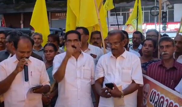 ശ്രീനാരായണ ഗുരുദേവനെ സോഷ്യൽ മീഡിയയിലൂടെ അപമാനിച്ച സംഭവത്തിൽ ഇടുക്കിയിൽ വ്യാപക പ്രതിഷേധം
