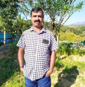 ഇടുക്കിയിൽ ദുരന്തമായി പെയ്തിറങ്ങി പെരുമഴ: മൂന്നാർ - തേക്കടി പാതയിൽ ഓട്ടോയ്ക്ക് മുകളിൽ മരം വീണ് ഡ്രൈവർ മരിച്ചു; കുട്ടിയടക്കം രണ്ടുപേർക്ക് പരിക്ക്