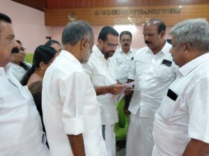 കാഞ്ഞാർ - ആനക്കയം റോഡ് ബി.എം.ബി.സി നിലവാരത്തിൽ പണിയാൻ അടുത്ത ബജറ്റിൽ തുക അനുവദിക്കണം; റോയി കെ പൗലോസ് എം എൽ എയ്‌ക്ക് നിവേദനം നൽകി