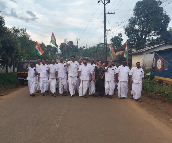 മോദി - അമിത് ഷാ - തെരഞ്ഞെടുപ്പ് കമ്മീഷൻ നടപടികൾക്കെതിരെ കോൺഗ്രസ് പ്രതിഷേധം