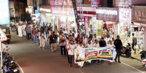 ബാങ്ക് ചാർജുകൾക്കെതിരെ തൊടുപുഴയിൽ വ്യാപാരികളുടെ പന്തംകൊളുത്തി പ്രകടനം