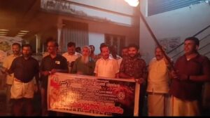 പല്ലാരിമംഗലത്ത് വ്യാപാരികൾ പന്തം കൊളുത്തി പ്രകടനം നടത്തി